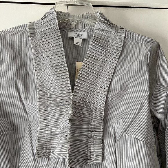 Loft - Accordion Pleats At Neck & Collar - Button Down Black & White Blouse 12P - Picture 2 of 4